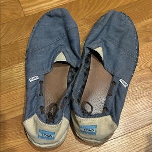 TOMS Denim Blue and Cream Casual Slip-Ons
